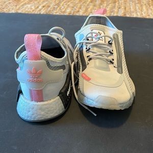 Adidas, NASA sneaker